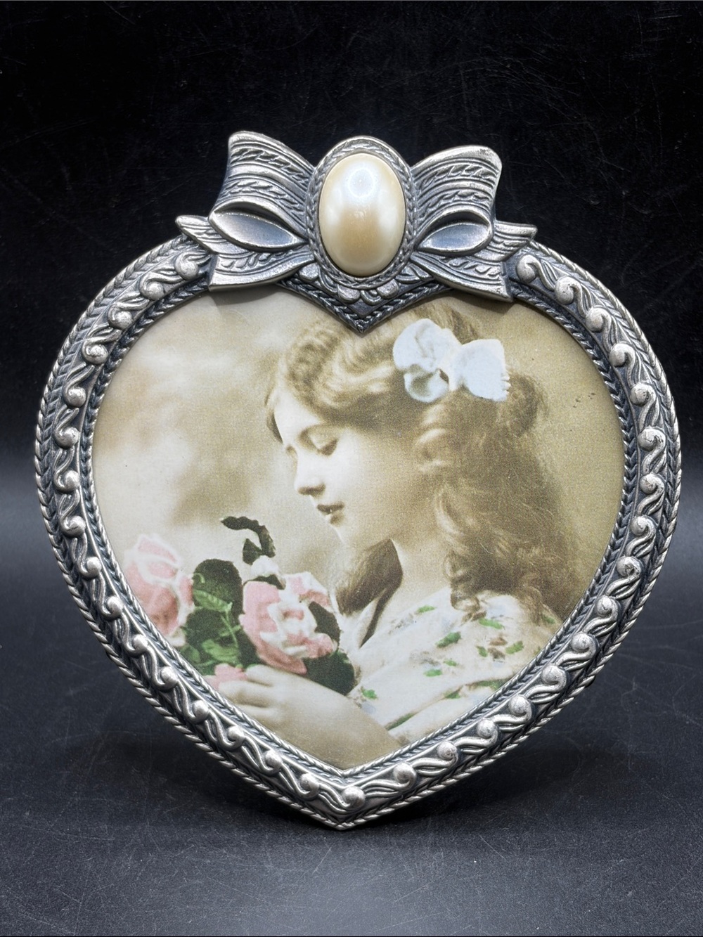 1989 MFR Vintage Victorian Revival Heart Shaped Silver Tone Metal Picture Frame